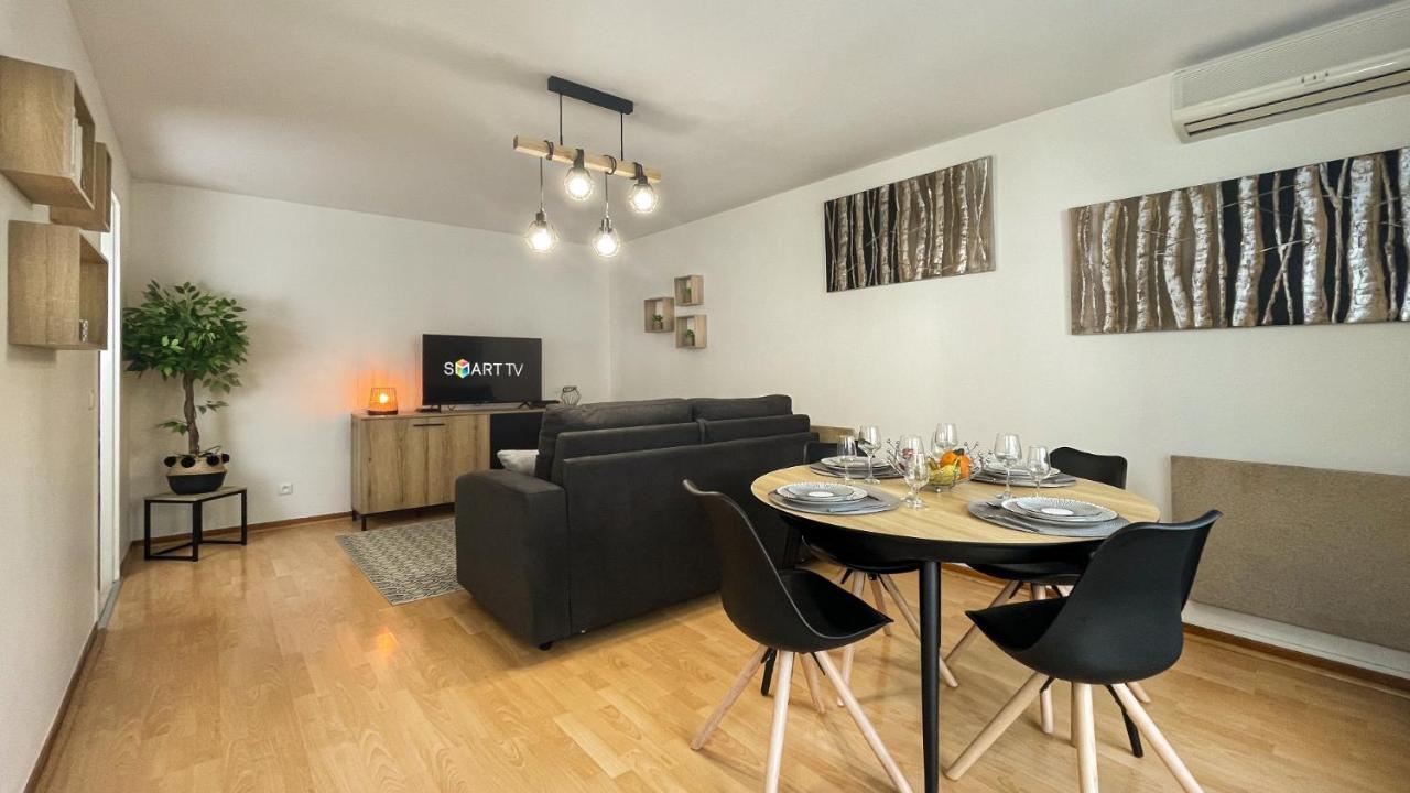 אנמסה Homey Wood - New - Appartement Avec Une Chambre - Parking Prive Gratuit - Balcon Prive - A 5 Min De La Gare Pour Rejoindre Geneve מראה חיצוני תמונה